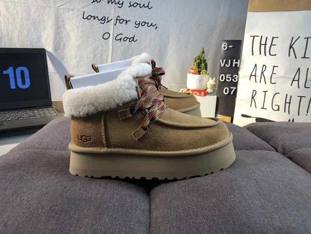 UGG Shoes: seller detail photo 7