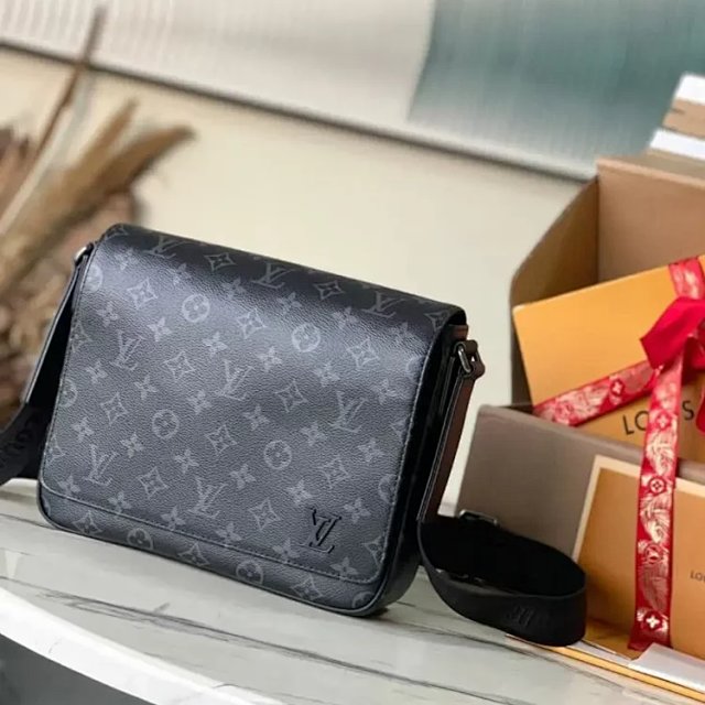 LV Louis Vuitton Crossbody Bag: seller detail photo 1