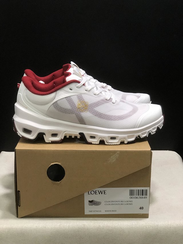 On Running Clouds Sneakers: seller detail photo 8