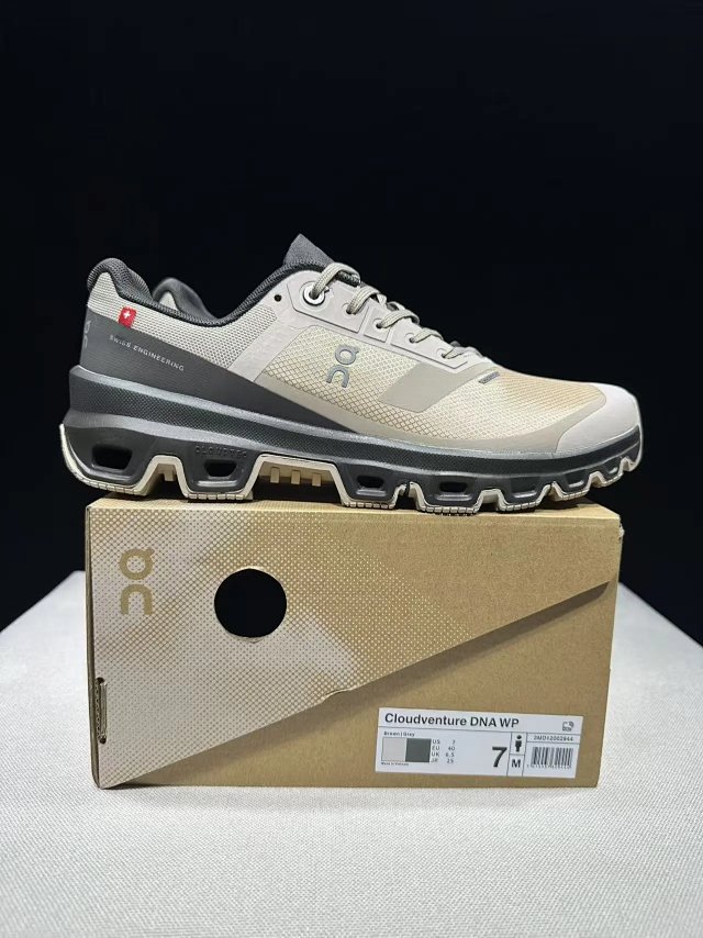 On Running Clouds Sneakers: seller detail photo 4