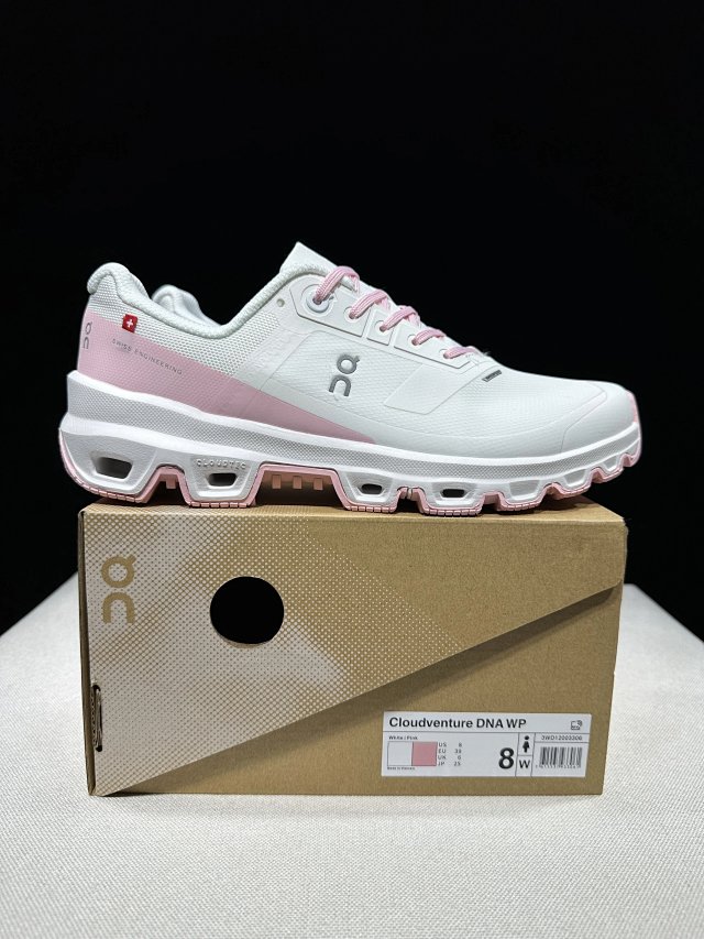 On Running Clouds Sneakers: seller detail photo 3