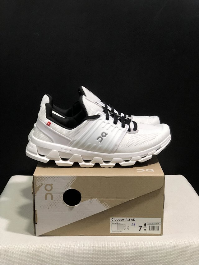 On Running Clouds Sneakers: seller detail photo 12
