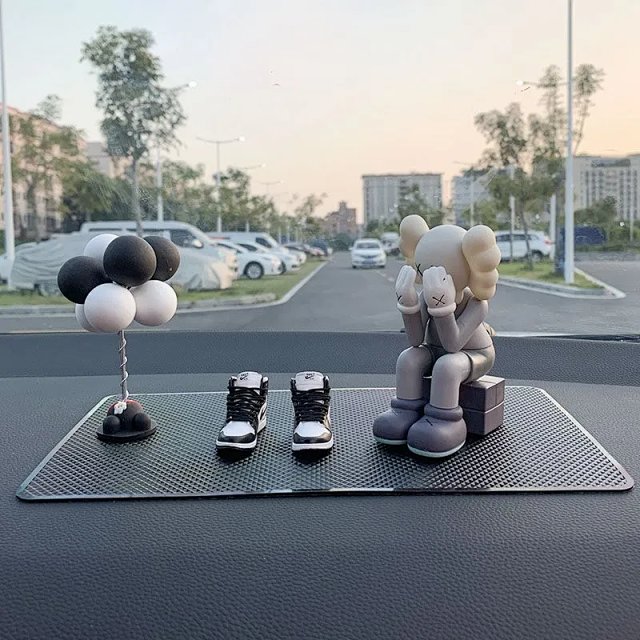 KAWS Ornaments: seller detail photo 4