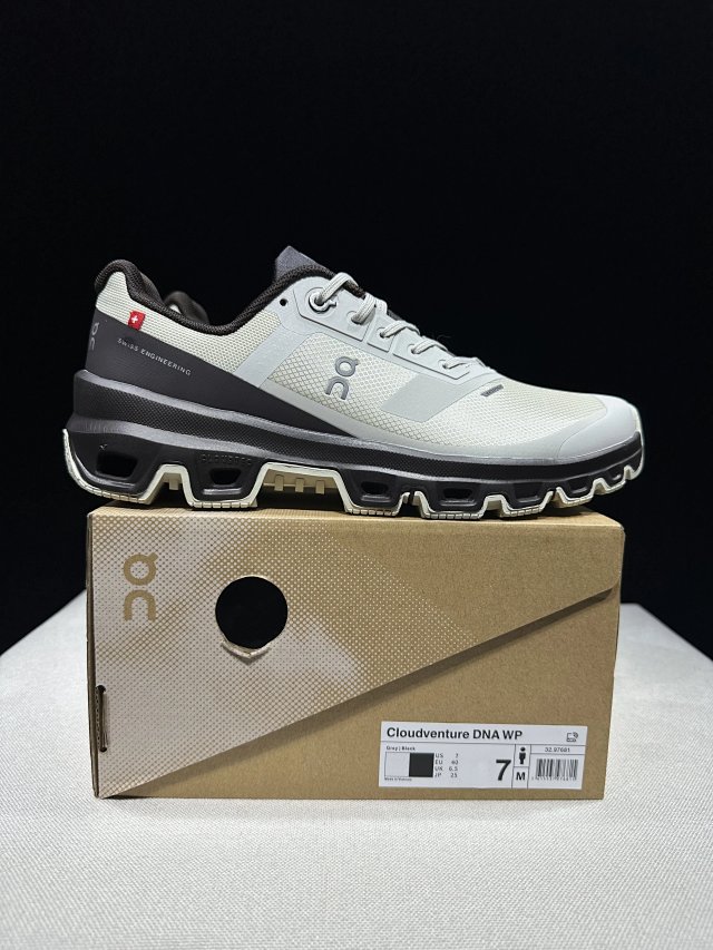 On Running Clouds Sneakers: seller detail photo 5