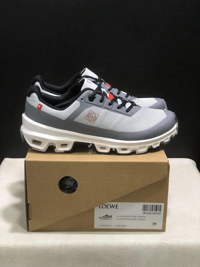 On Running Clouds Sneakers: seller detail photo 1