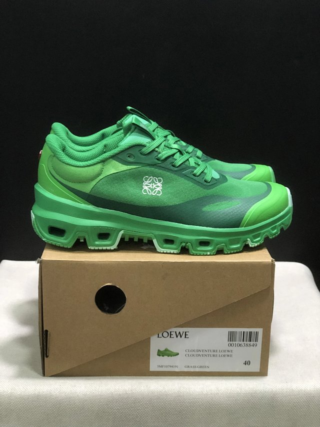 On Running Clouds Sneakers: seller detail photo 11