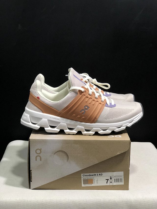 On Running Clouds Sneakers: seller detail photo 3