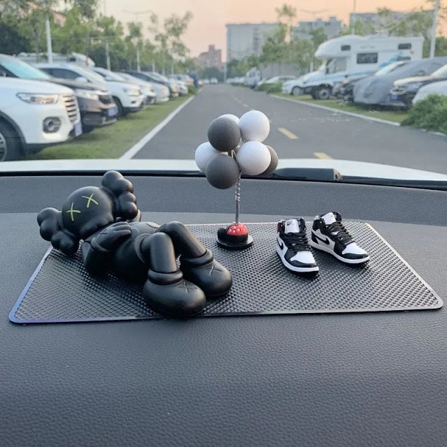 KAWS Ornaments: seller detail photo 5
