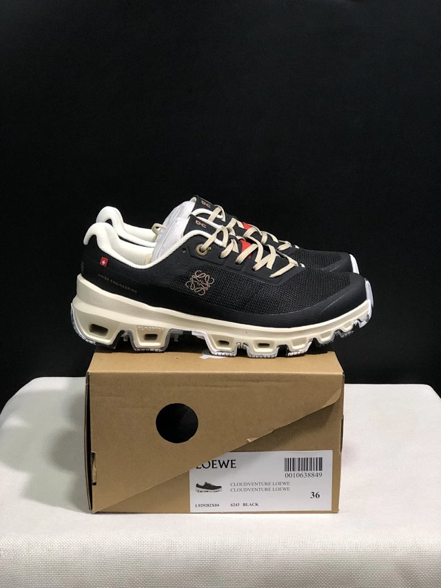 On Running Clouds Sneakers: seller detail photo 4