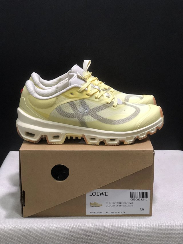 On Running Clouds Sneakers: seller detail photo 9