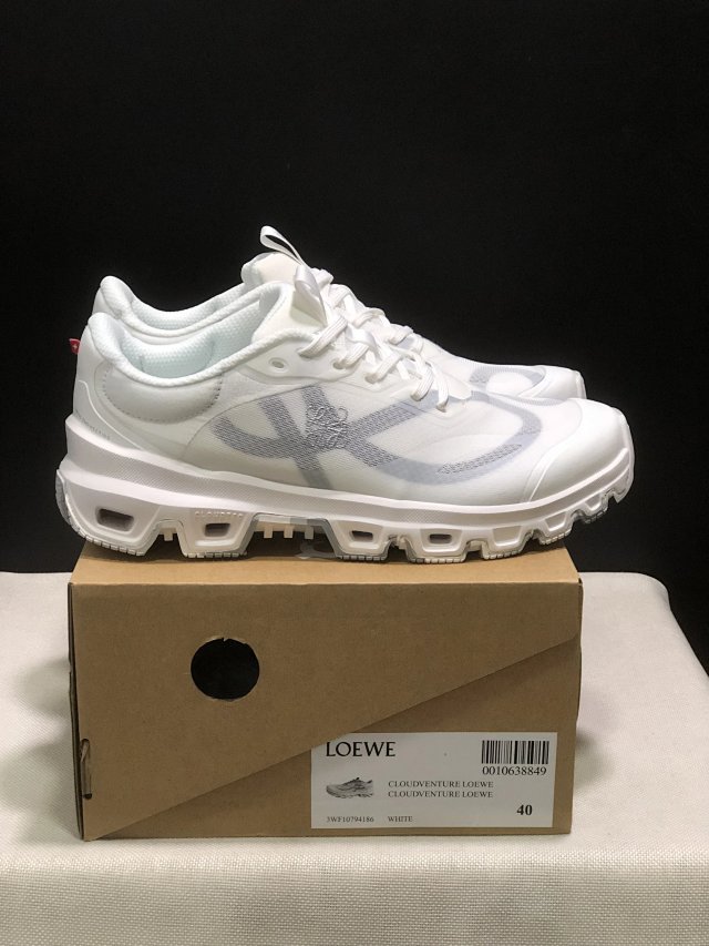 On Running Clouds Sneakers: seller detail photo 13