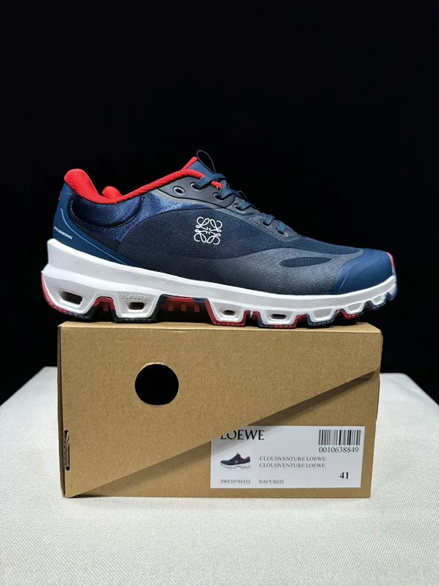 On Running Clouds Sneakers: seller detail photo 12