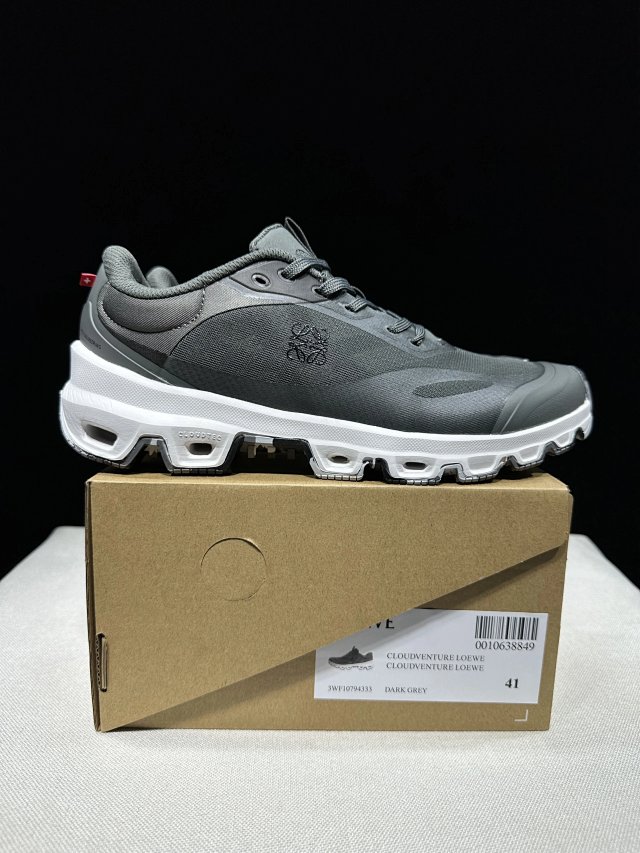 On Running Clouds Sneakers: seller detail photo 7