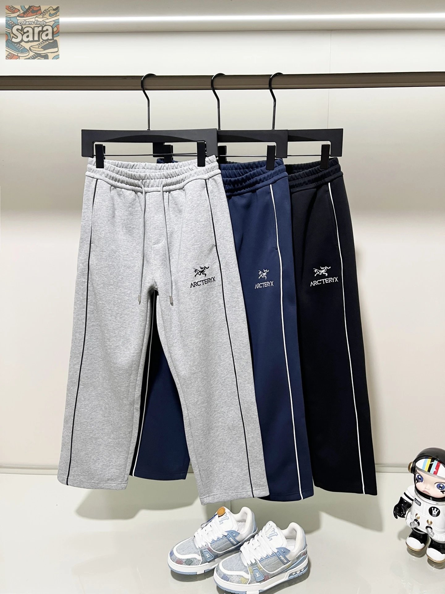 Moncler Logo Embroidered Navy Sweatpants - 2