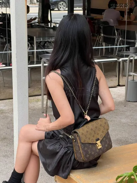 Louis Vuitton Pochette Métis Monogram Gradient Shoulder Bag - 6