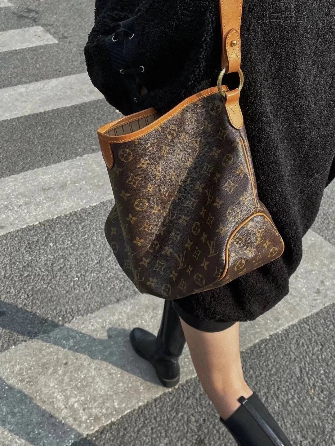 Louis Vuitton Monogram Canvas Neo Noé Shoulder Bag Brown - 11