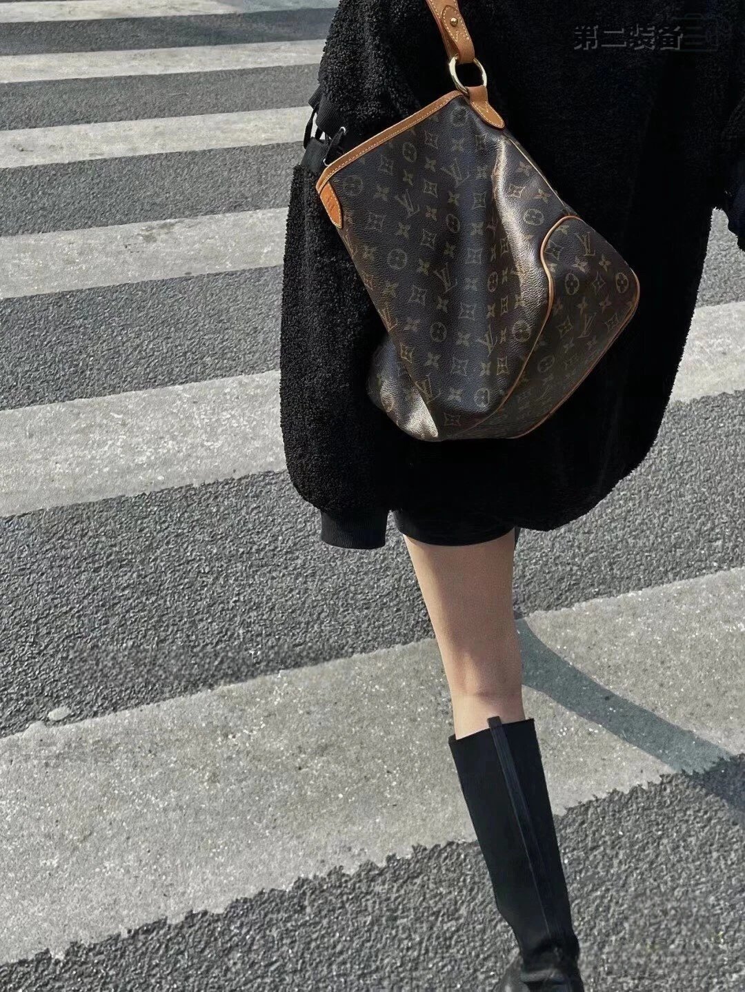 Louis Vuitton Monogram Canvas Neo Noé Shoulder Bag Brown - 10