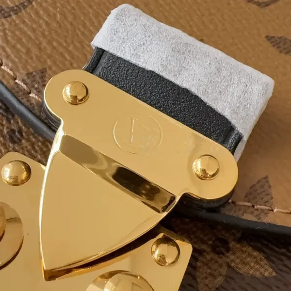 Louis Vuitton Pochette Métis Monogram Gradient Shoulder Bag - 29