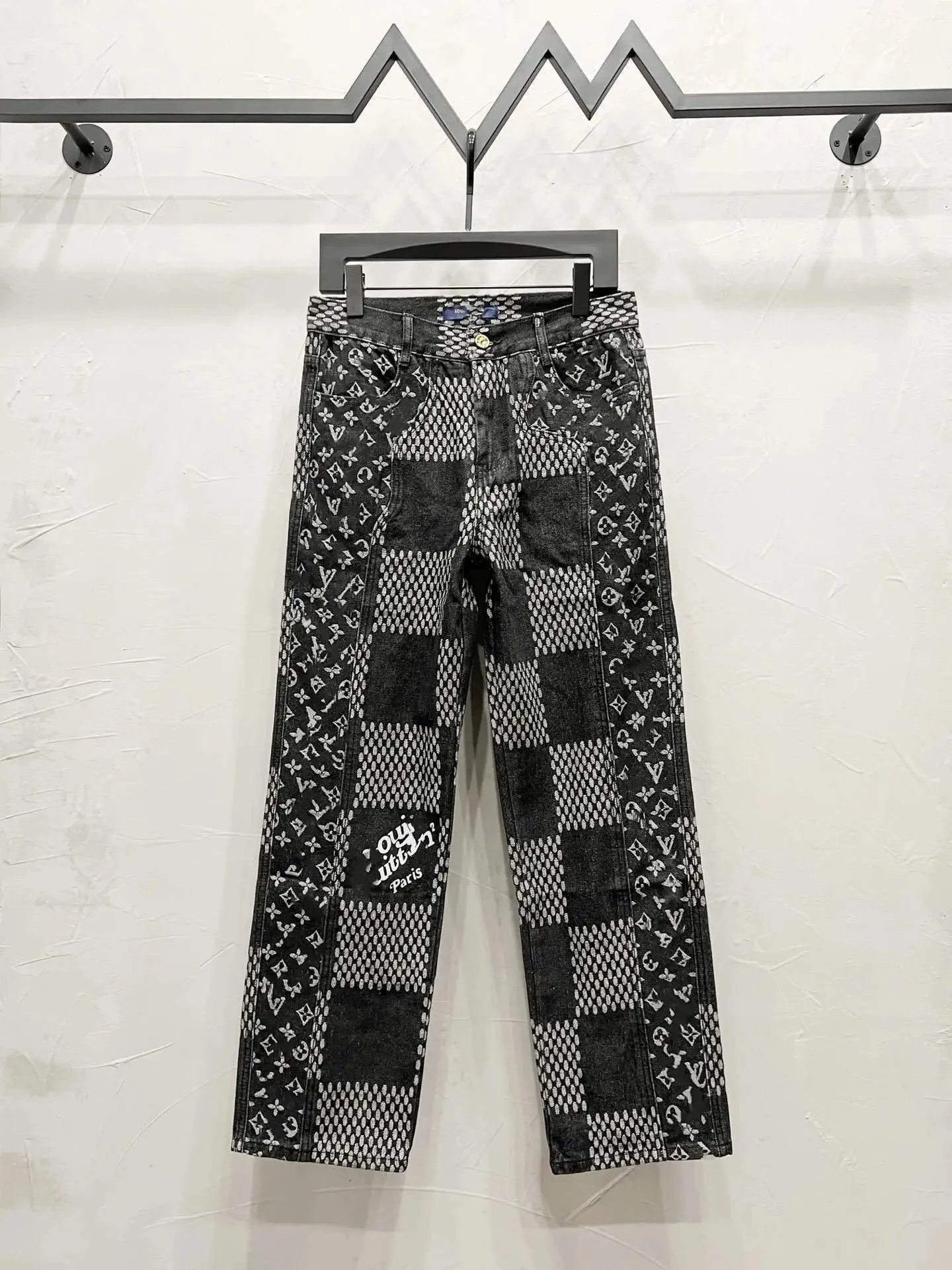 LYM906