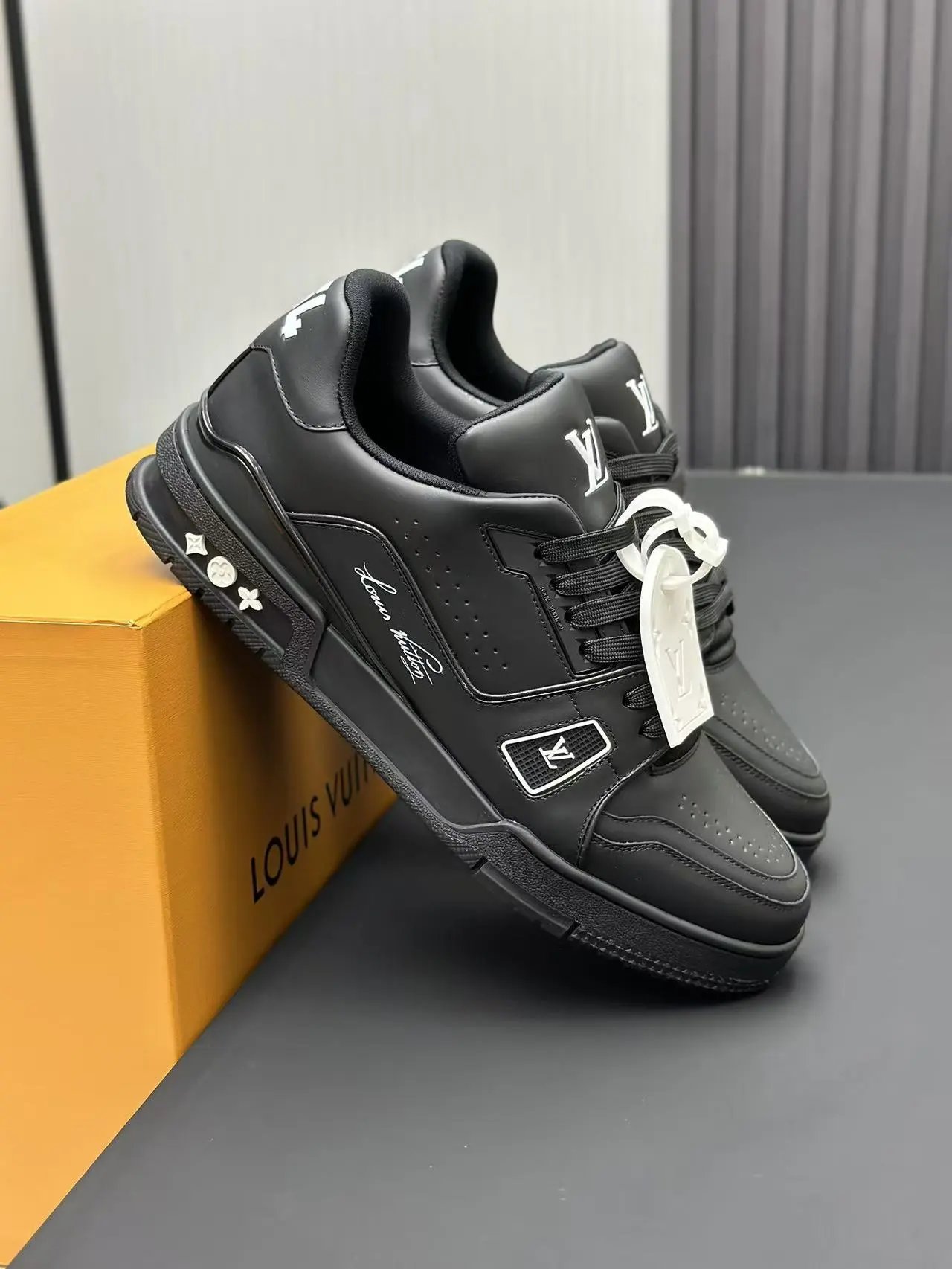 L Shoes