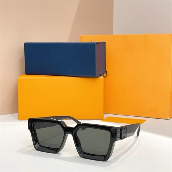 Design Oversized Square Frame Black Sunglasses - 1