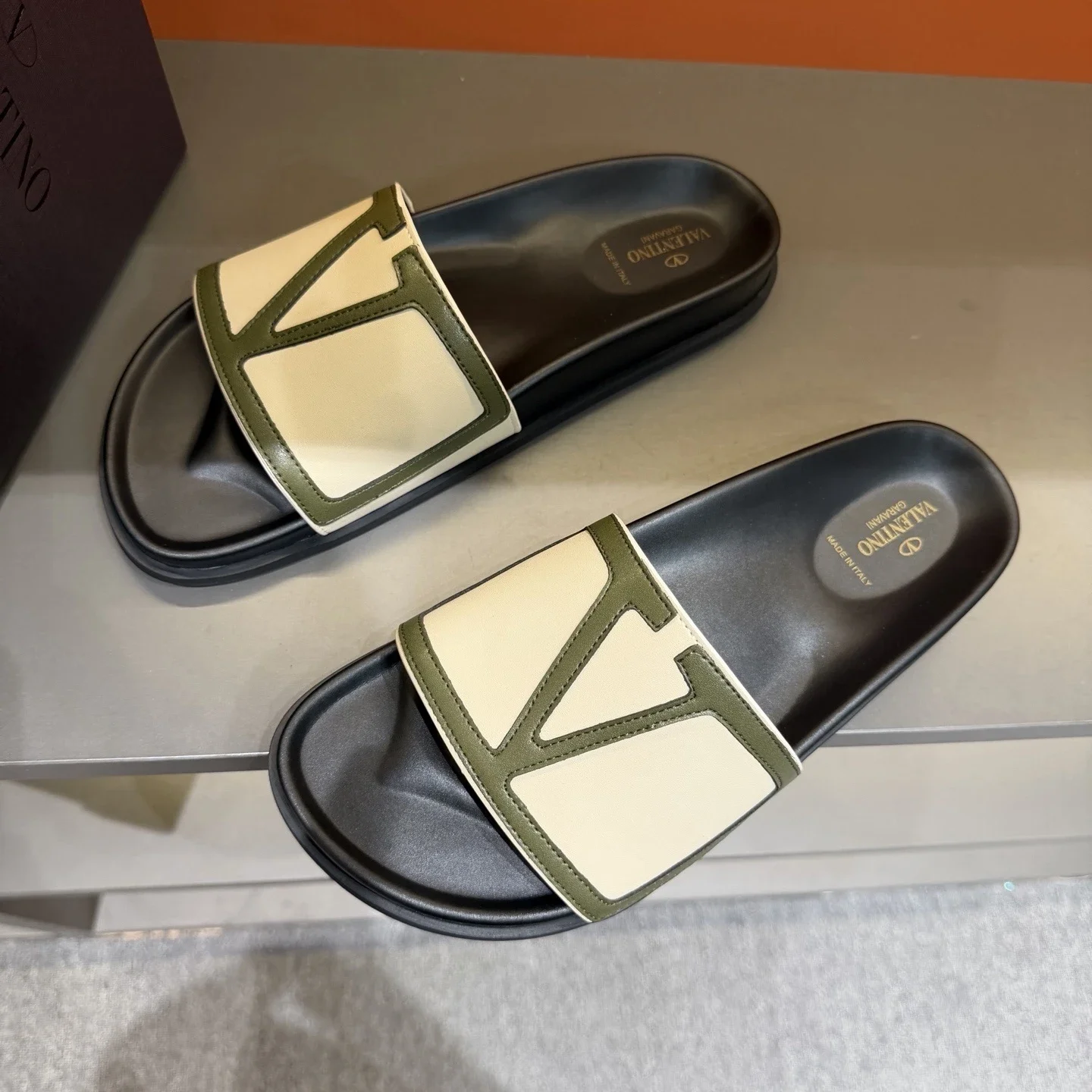 Valentino Garavani Viva Superstar