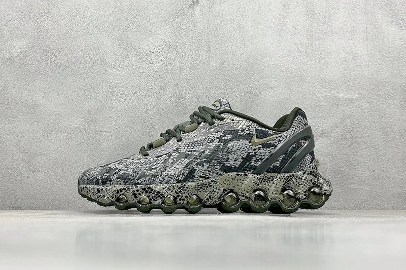 Nike Air Max Dn White/Black/Green Sneakers - 7