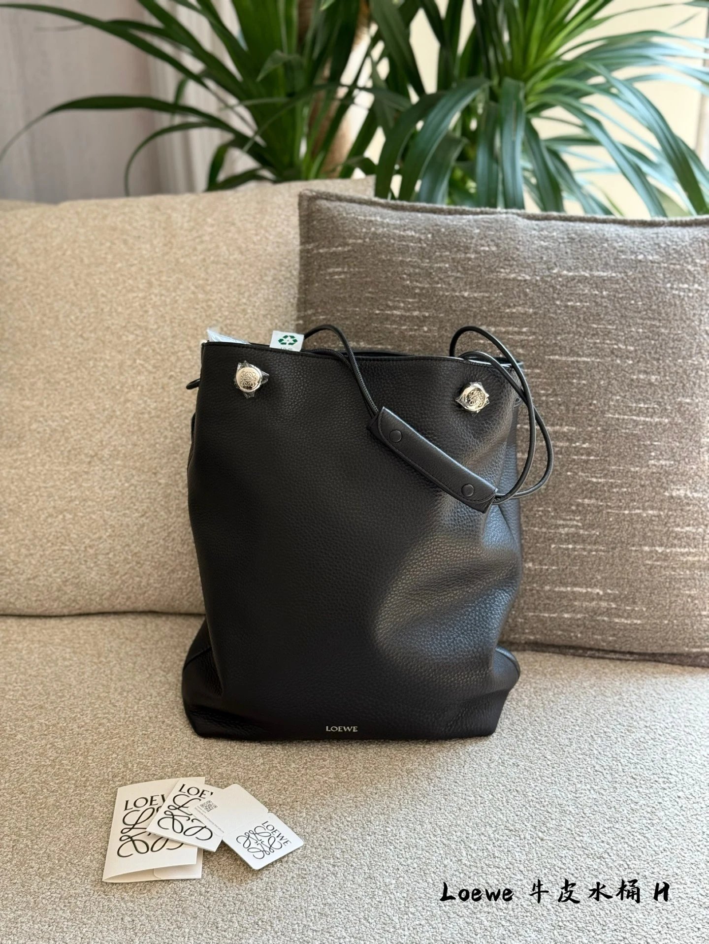 L*ewe Handbags 25ss Pebble pouch - 133635