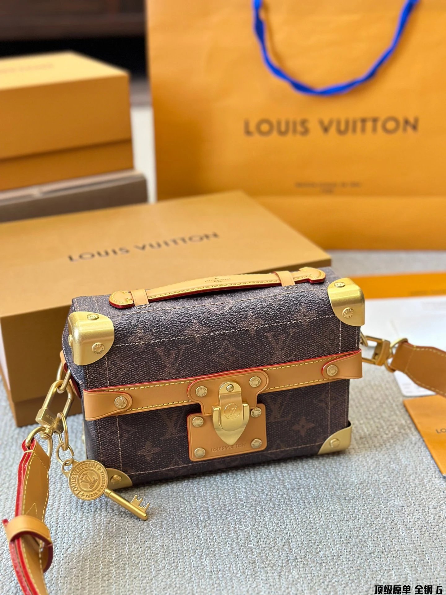 L*uis V*itton Handbags LlSoft trunk - 132693