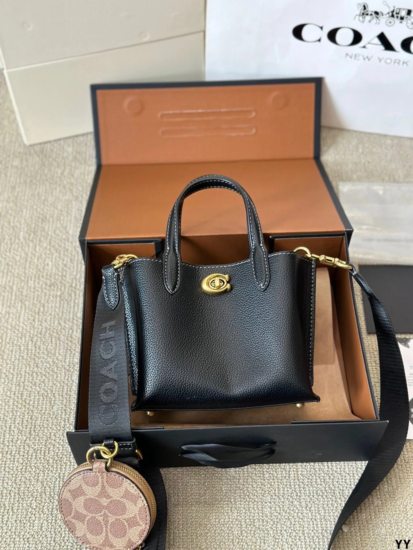 C**ch Handbags willow 18*15 - 132812