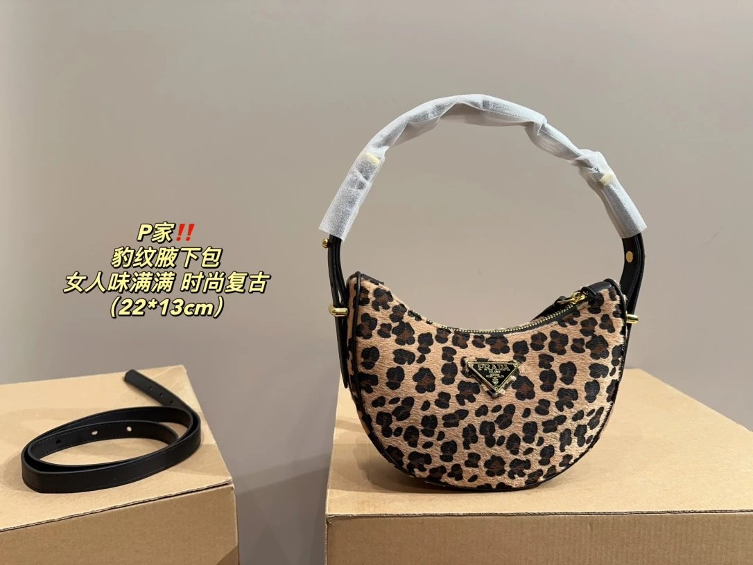 Pr*da Handbags - 131941