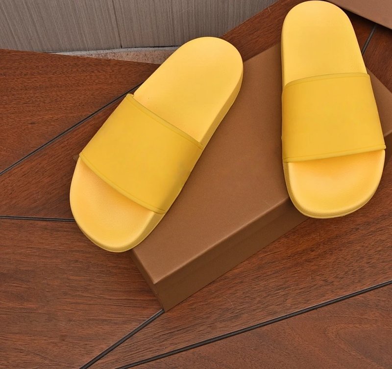 slippers MI嘴