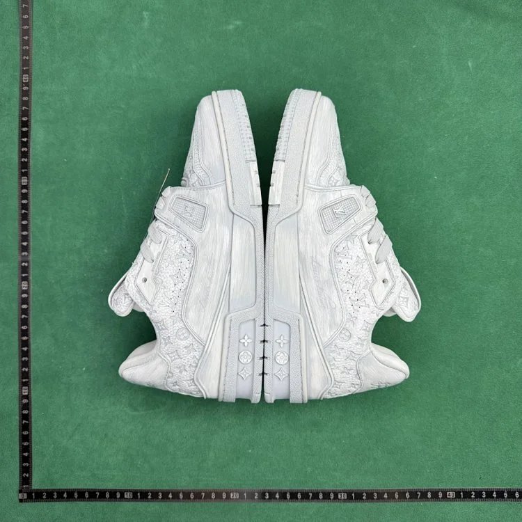 TT 3 Cowhide Leather Letter Embossed Low-Top Sneakers