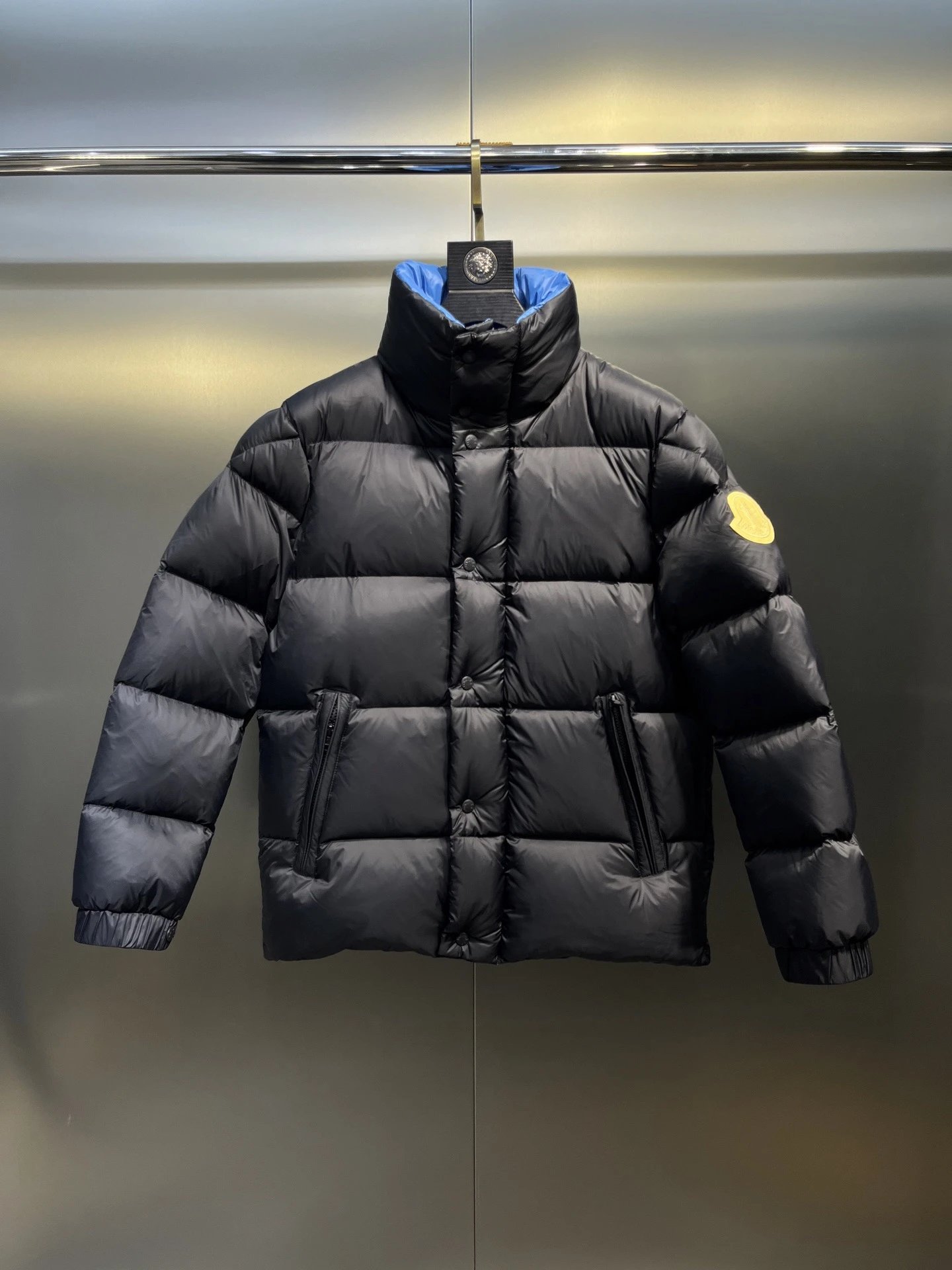 Black F055