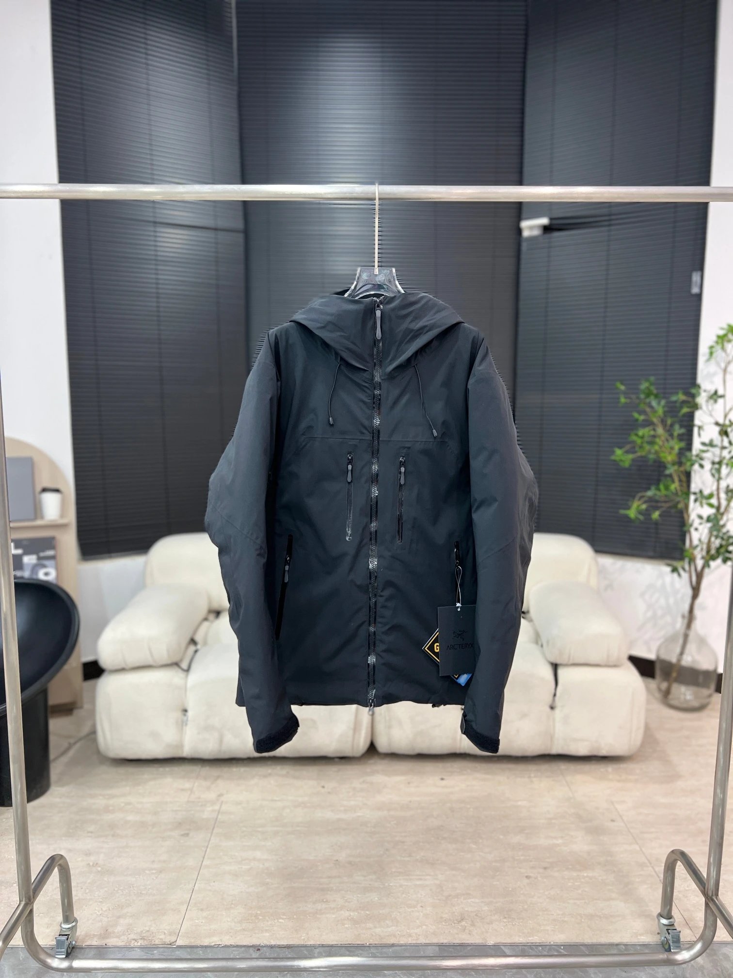 Beat Down硬壳羽绒服黑色