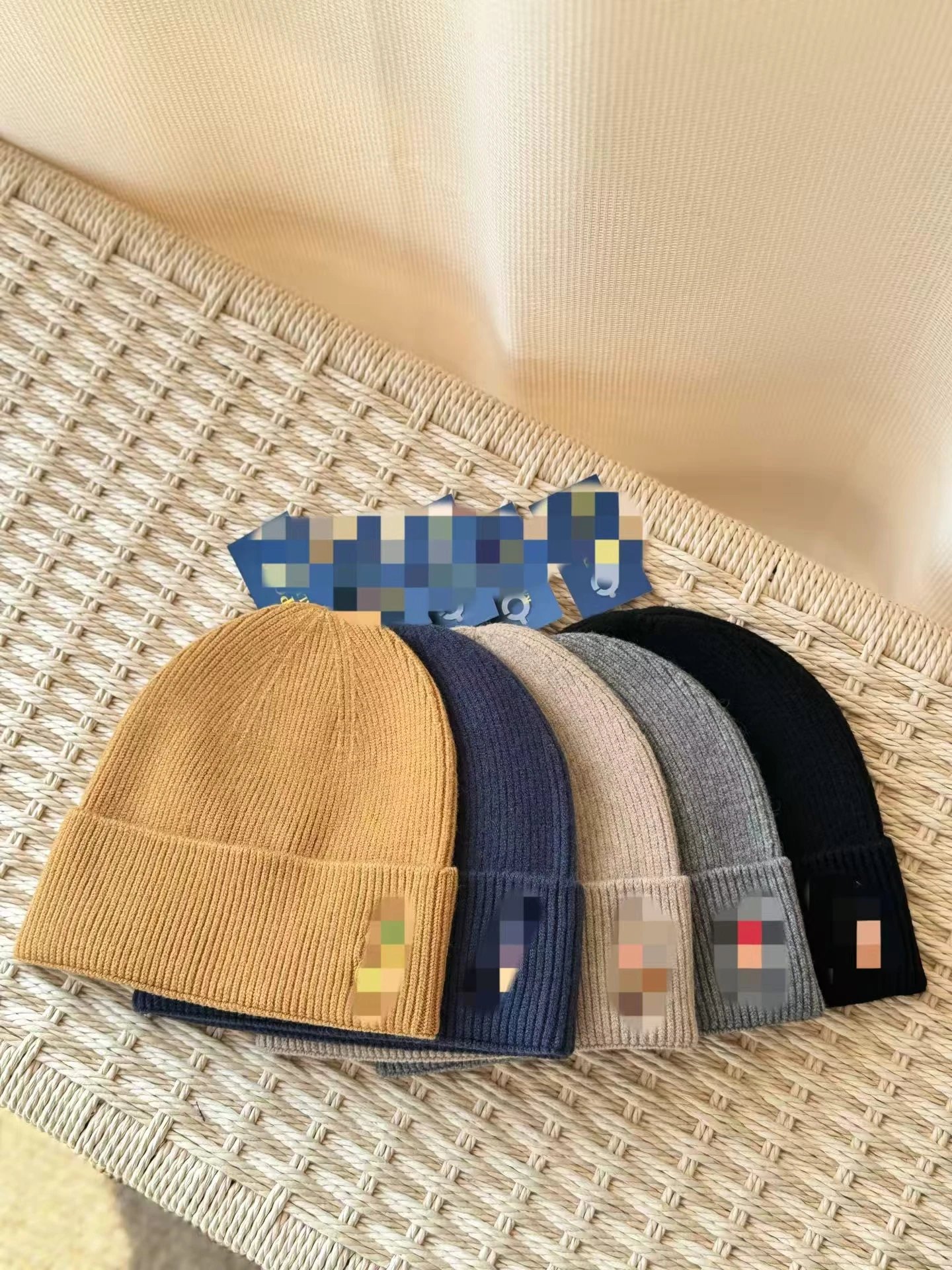 Rib Knit Beanie with Colored Horse Logo 彩马标螺纹针织冷帽 V 9