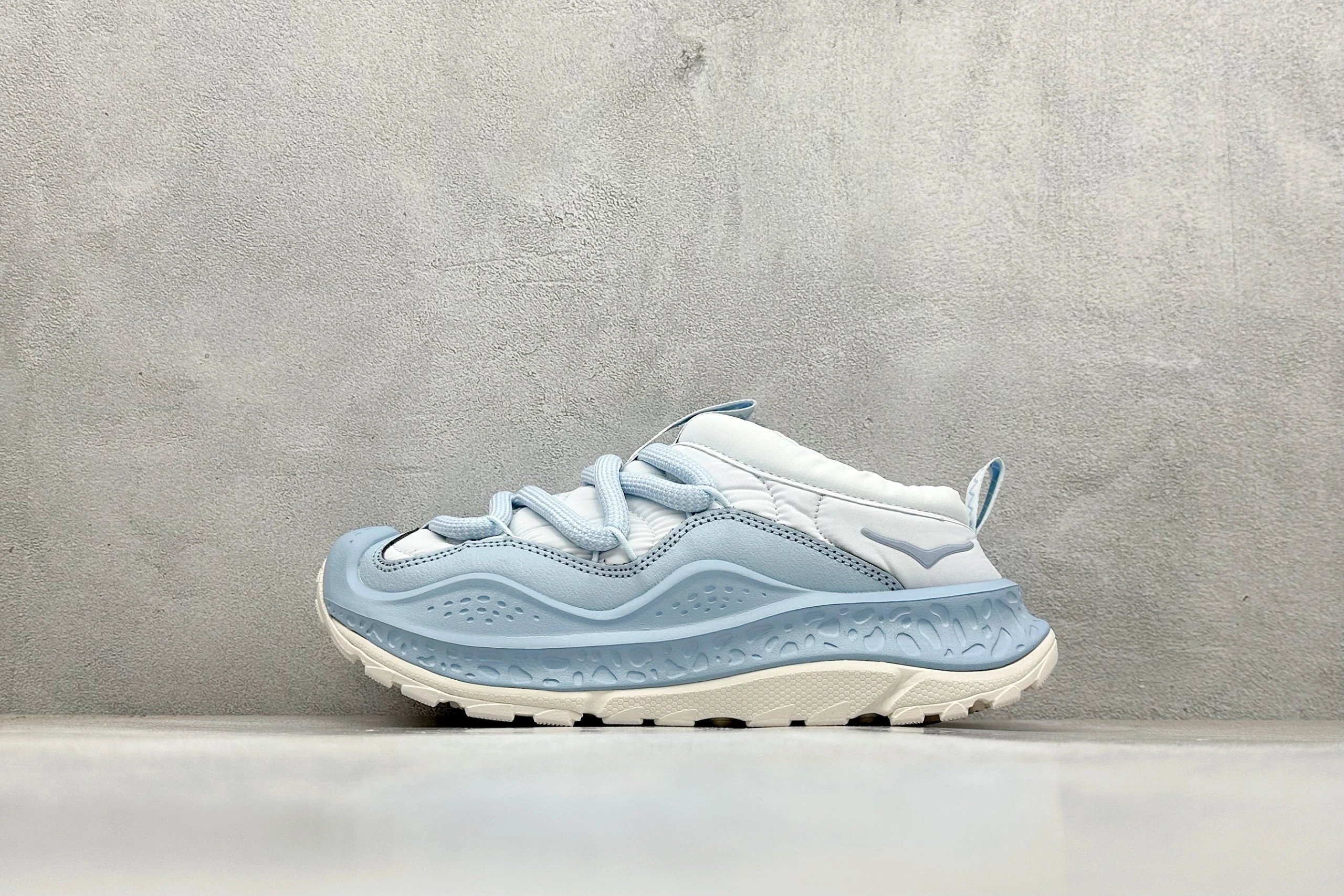 HOKA(23)