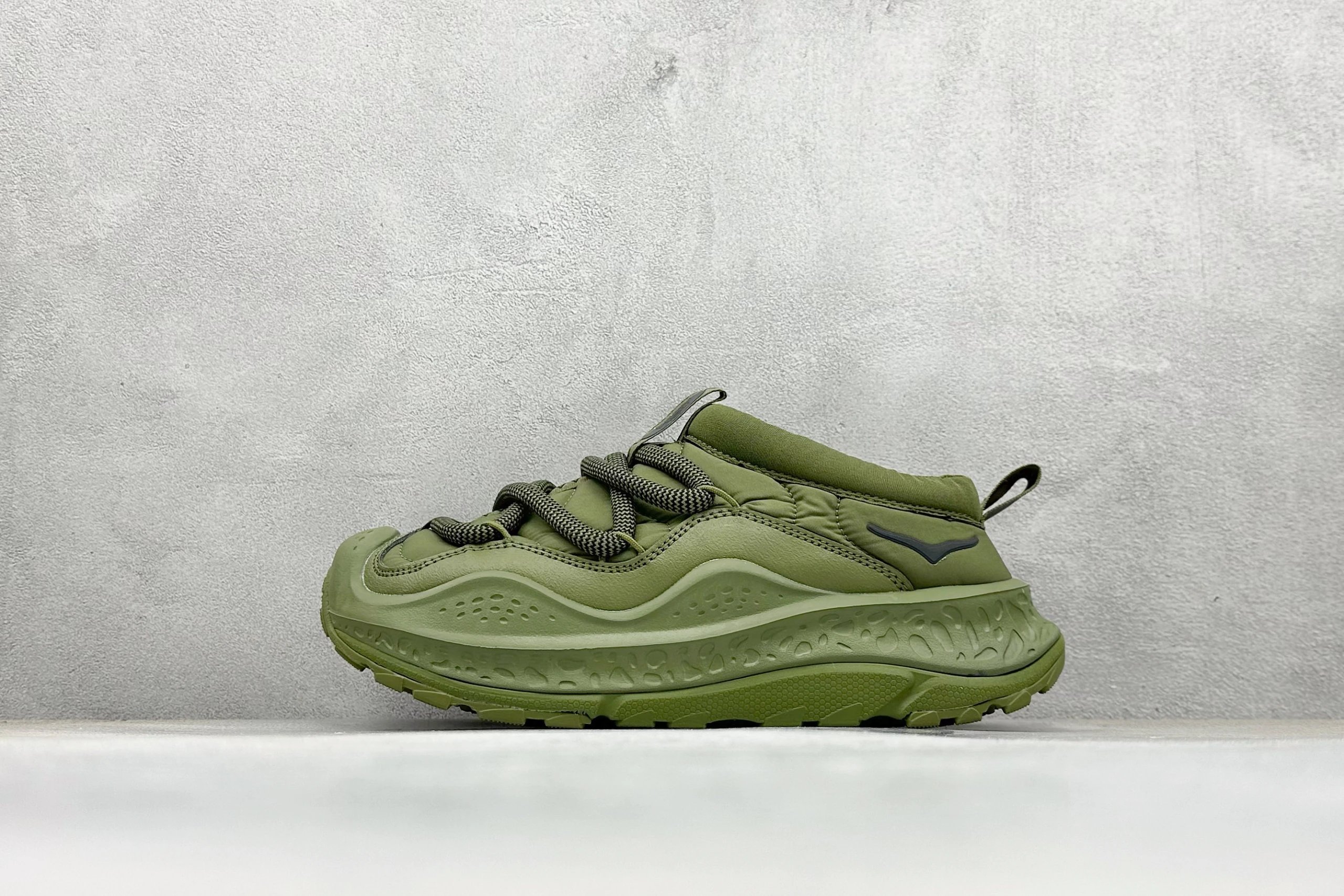 HOKA(22)