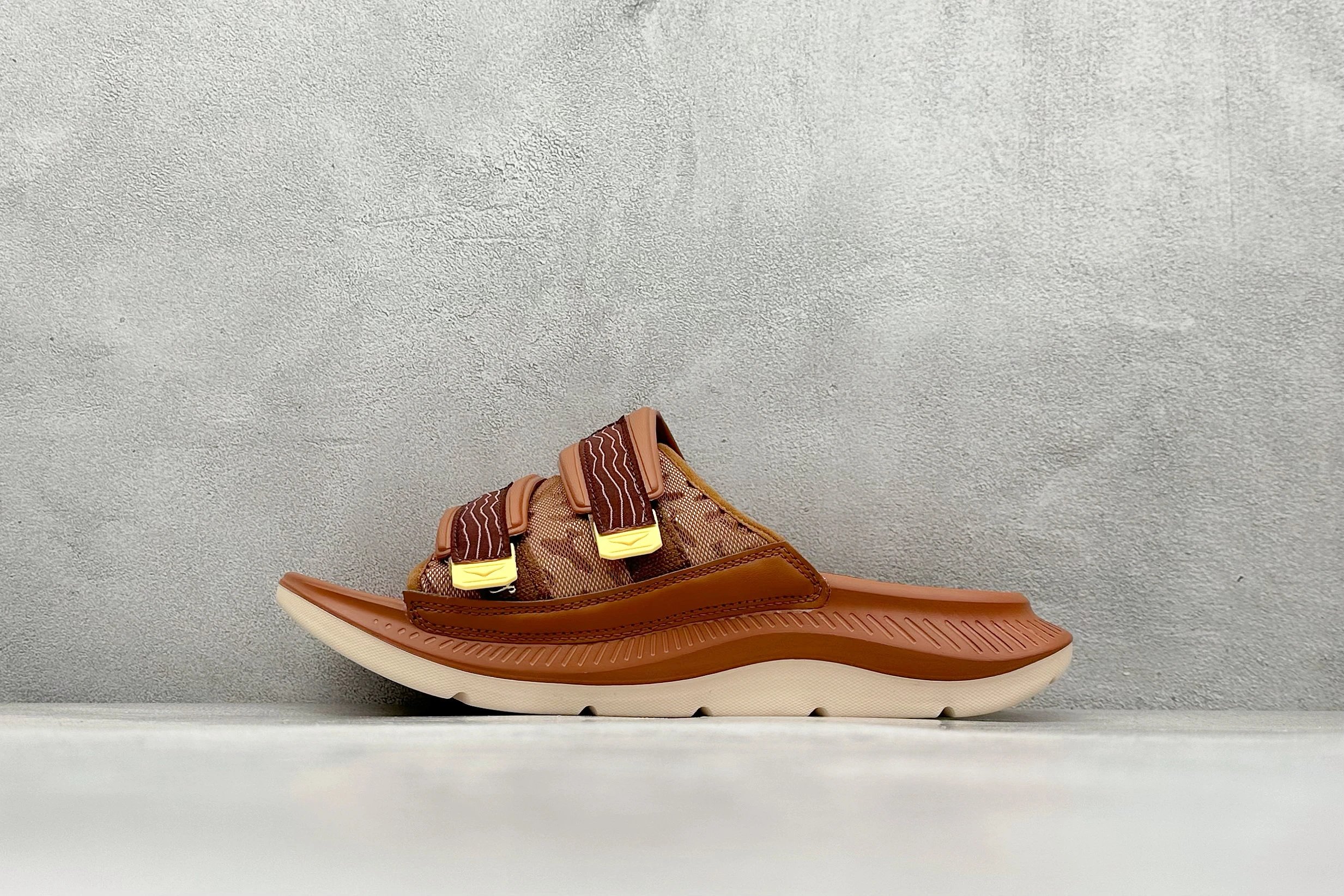 HOKA(7)