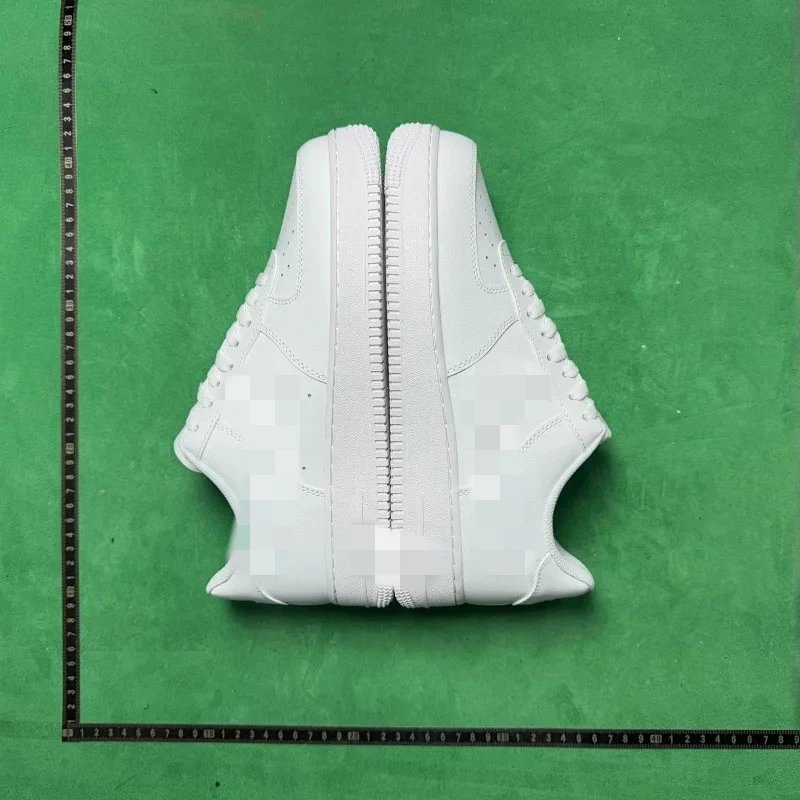 S pure white, pure black, no built-in air cushion material, leather is not as good as the DC version