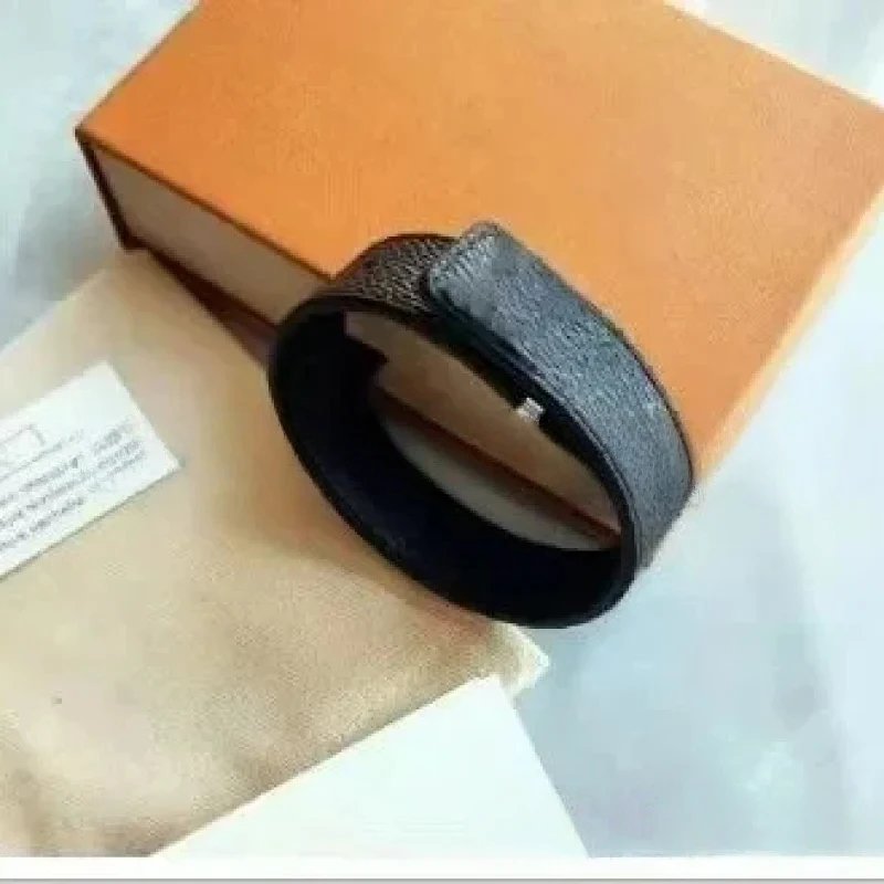 Silver buckle black