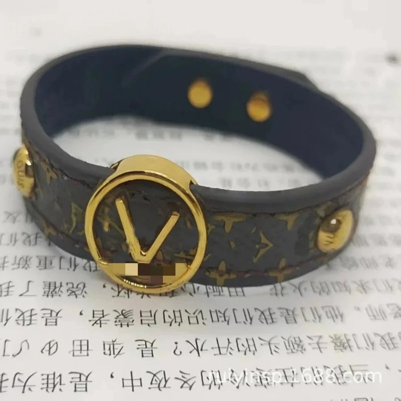 Round gold color