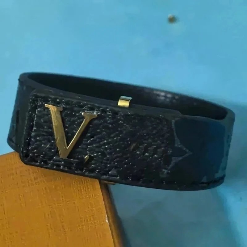 Gold buckle black