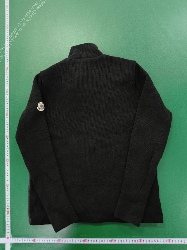 Moncler Down Jackets Quilted jacket product detail image 15
