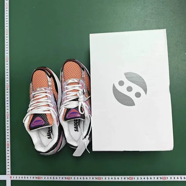 Saucony Sneakers Omni 9 mesh running product detail image 18