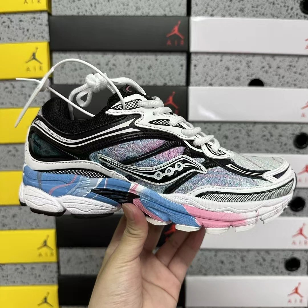 Saucony Sneakers Omni 9 mesh running — Gradient blue and pink as the main color, in stock (ships within 48 hours)