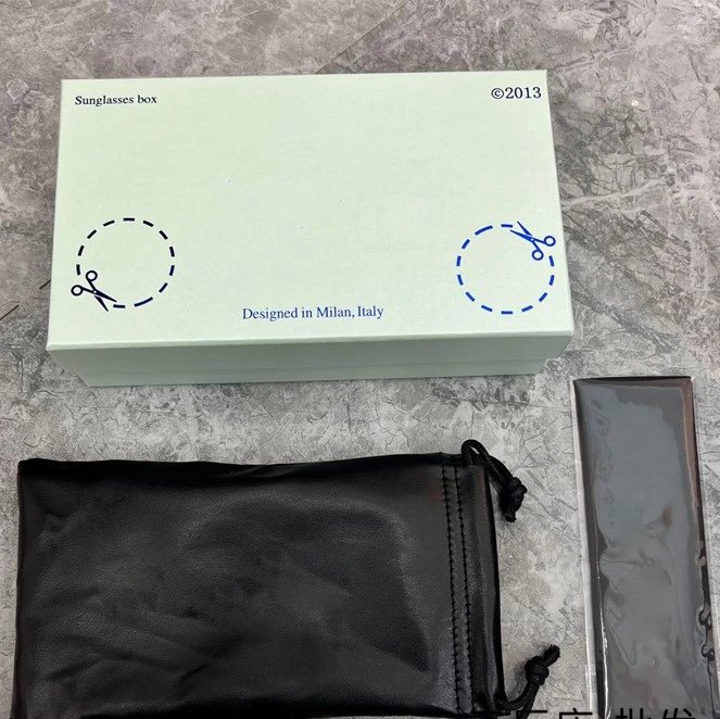 Black Frame Black Lens Black Text (With Case)