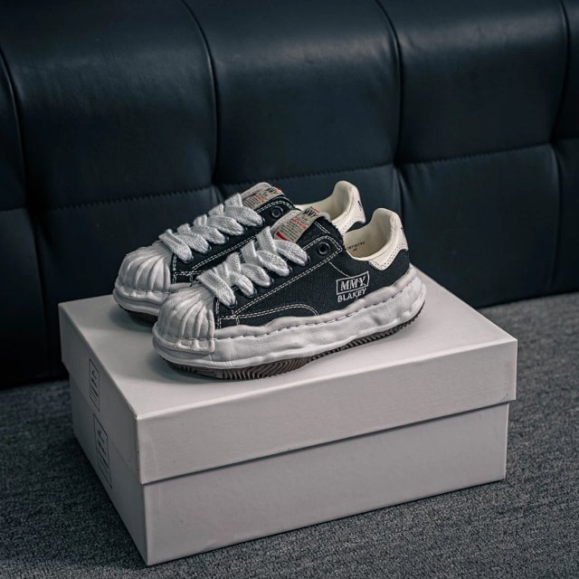Maison Mihara Yasuhiro Maison Mihara Yasuhiro Blakey Black White Platform Sneakers - Buy on Kakobuysheetfind
