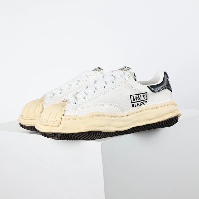 Maison Mihara Yasuhiro Maison Mihara Yasuhiro Blakey White Platform Canvas Sneakers - Buy on Kakobuysheetfind