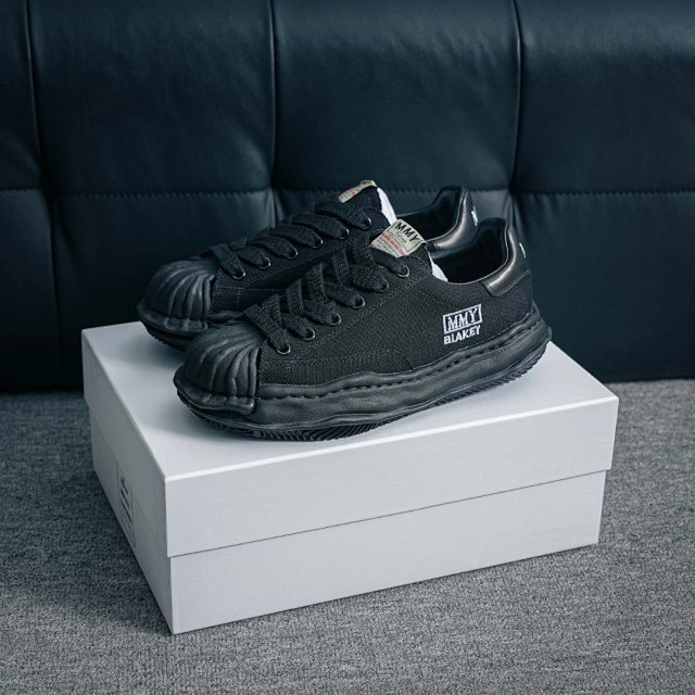 Maison Mihara Yasuhiro Maison Mihara Yasuhiro Blakey Black Canvas Platform Sneakers - Buy on Kakobuysheetfind